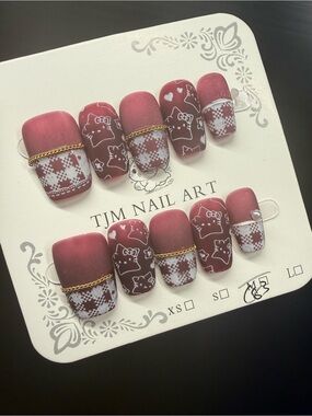 Matte Burgundy Star Hello Kitty Press-On Nails in Medium